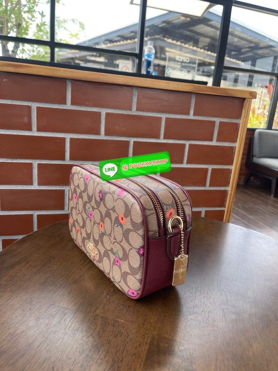 Coach JES CROSSBODY IN SIGNATURE CANVAS (COACH C5800) WHITE FLOWER PRINT /BLACK BROWN MULTI/LIGHT GOLD Product details | Signature coated canvas with smooth leather details| Inside multifunction pocket| Double zip closure, fabric lining| Outside slip pock