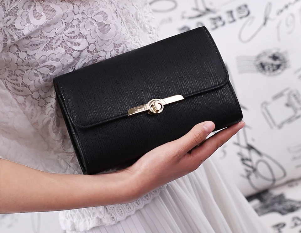 กระเป๋าสตางค์ กระเป๋าคลัชมือ กระเป๋าสะพายข้าง สีดำ เนื้อสวย เรียบหรู คุณหนูมากๆคะ size :ยาว19*สูง12*หนา 6cm