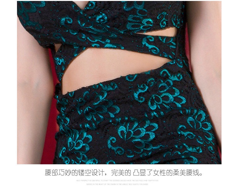 ชุดเดรส สั้น เดรสลูกไม้ พื้นดำทอ ลายเขียวนกยูง. แต่งเว้าเอว สวย เปรี้ยว มากคะ (มีรองฟองน้ำ) FREE SIZE