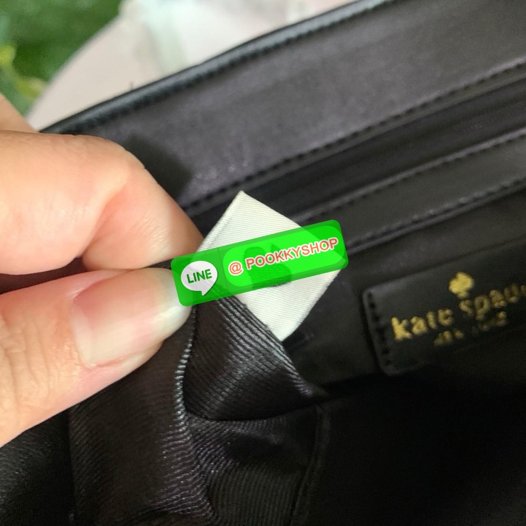 KATE SPADE NEW YORK Evelyn Small Quilted Leather Backpack กระเป๋าเป้สะพายหลังไซต์เล็กสุดคิ้ว หนังนิ่มสุดๆเย็บลวดลายตารางทั้งใบ ด้านหน้าตกแต่งต้วยชื่อแบรนด์ มีช่องเล็ก 1 ช่อง เปิด-ปิดกระเป๋าด้วยตัวล็อค ด้านในตัวกระเป๋าโล่งกว้าง จุของได้เยอะ และมีช่องซิปใส่