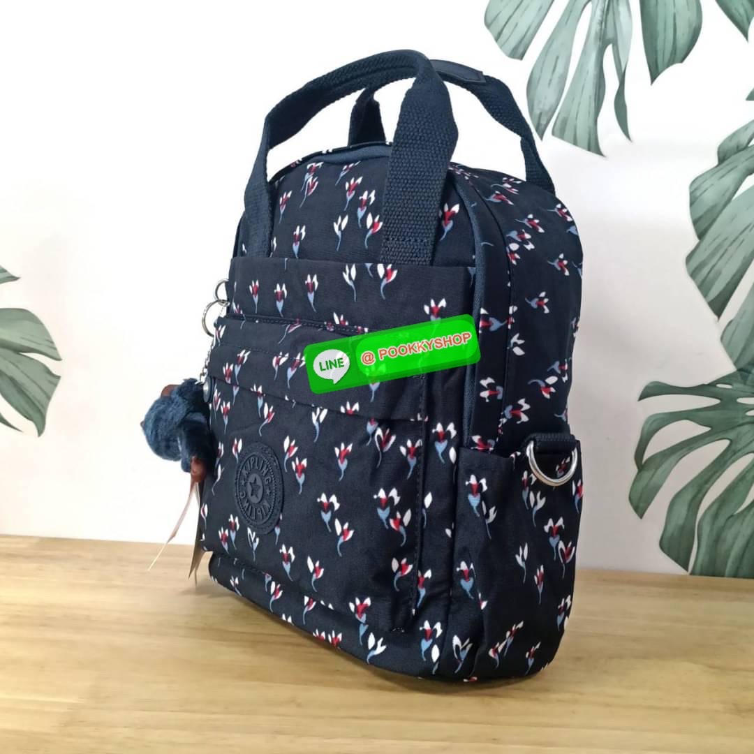 KIPLING 3 WAYS MINI BACKPACK ซับในลายตาราง กระเป๋าสะพาย 3 Ways รุ่นใหม่ วัสดุ Nylon & Polyester 100% หูหิ้วหนังปั๊มชื่อแบรนด์ สายสะพายยาวเลื่อนปรับได้ free size และ สามารถถอดได้ สามารถถือหรือสะพายได้ จะสะพายไหล่ สะพายเฉียง Crossbody หรือจะคล้องสายเป็นเป้ส