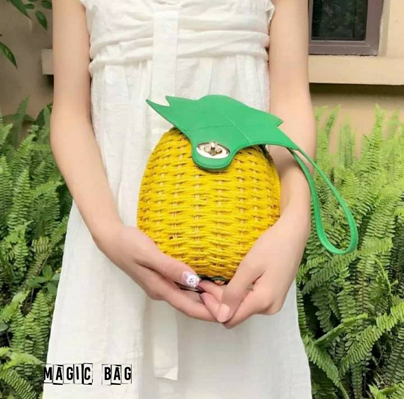 กระเป๋าสานสัปปะรดหนังนิ่ม มีสาย pu สะพายไหล่และคล้องแขน สีสันสดใสดีไซน์น่ารักมาก ใส่โทรศัพท์กระเป๋าสตางค์ของใช้จุกจิก น่ารักไม่เหมือนใครแน่นอนค่ะ