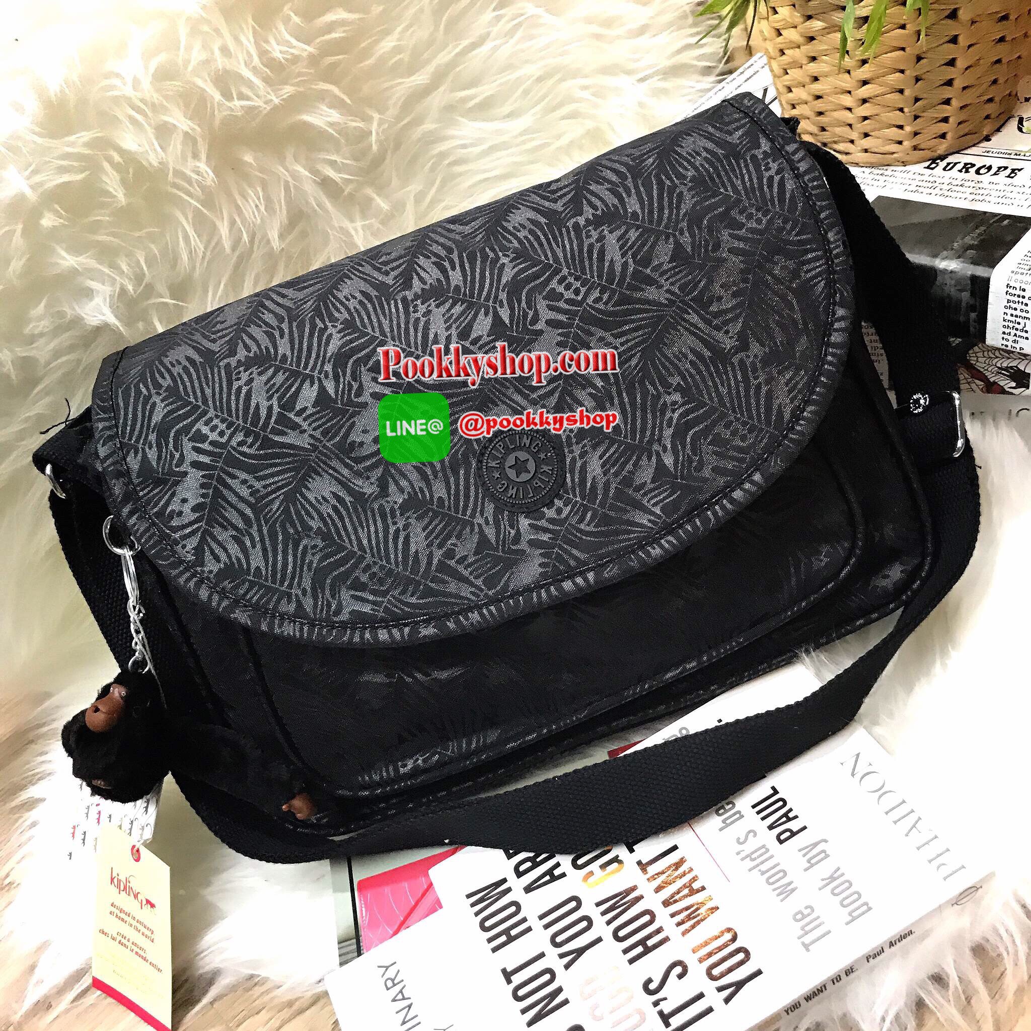 Don't Miss! KIPLING NYLON SHOULDER BAG กระเป๋าถือหรือสะพายวัสดุ Nylon + Polyester 100% เปิดปิด2ชั้นด้วยฝาปิดกระดุมเเม่เหล็กเเละซิปสะดวกใช้ หัวซิปโลโก้เเบรนด์ ด้านหน้ามี1ช่อง Pocket พร้อมสายสะพายยาวเลื่อนปรับระดับได้ถอดได้ จะสะพายไหล่หรือ Cross Body ก