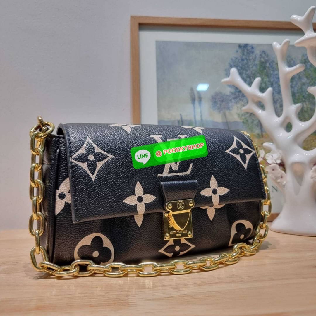 New in กระเป๋าสะพายคอลใหม่ล่าสุด สวยหรู ดูแพง ดีไซน์รูปทรงออกมาให้ใช้งานได้ง่าย เปิด-ปิดด้วยอะไหล่แม่เหล็ก ภายในโล่งกว้าง ใส่ของสำคัญได้ครบ มาพร้อมสายสะพายถึง 2 แบบ สายโซ่สะพายไหล่อัพความหรู และสายหนังที่ปรับยาวสั้นได้ สะพายข้างชิลๆก็ดูดี จัดให้พร้อมเสิร์