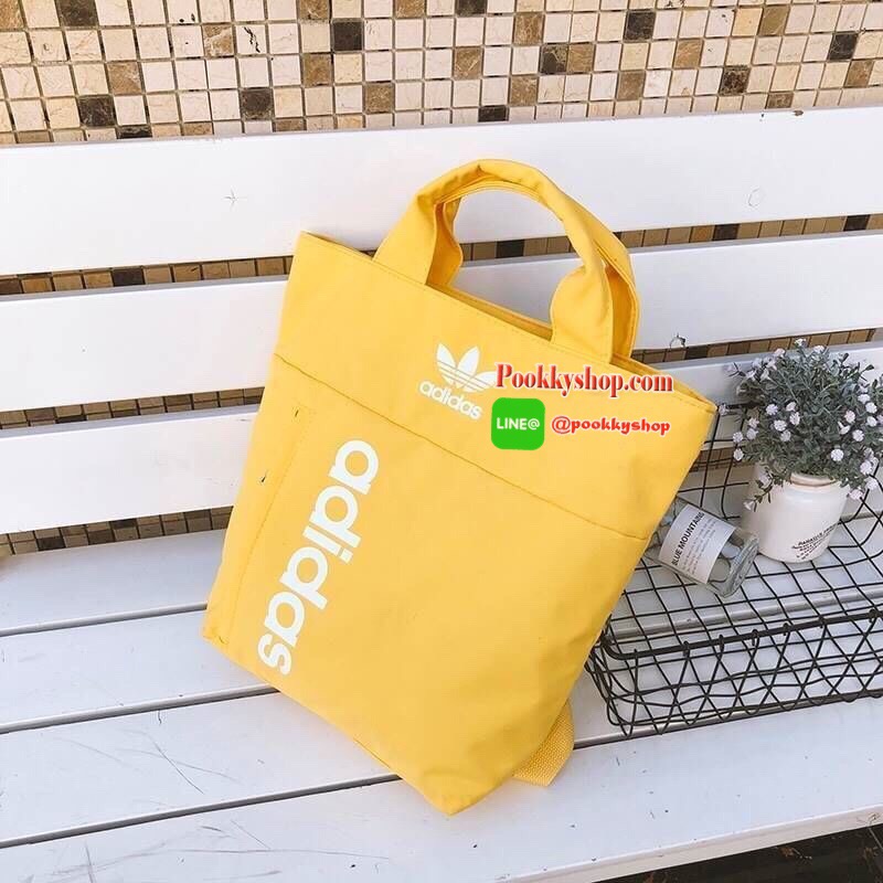 Adidas Handbag & Backpack กระเป๋าเป้ใช้ได้ทั้งชายหญิง ขนาดกำลังดี น้ำหนักเบา ด้านหน้าสกรีนโลโก้แบรนด์ เปิดปิดด้วยซิปสะดวกใช้ หูจับถนัดมือ สายสะพายยาวเลื่อนปรับได้ตามต้องการด้านหน้ามีช่องซิปเก็บของหยิบใช้ง่าย ภายในมีช่องซิปแยกเก็บของ ช่องหลักสามารถใส่ Note