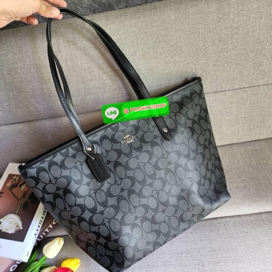 COACH CITY ZIP TOTE IN SIGNATURE COATED CANVAS (COACH F36876) กระเป๋าสะพายทรงช้อปปิ้ง ทรงสวย ทรงยอดนิยมใบใหญ่ยุของได้เยอะ หนังcanvas ลาย C Signature สายหนังแท้ สะพายขึ้นไหล่ได้สวย ใบใหญ่ ใช้งานง่าย มีซิปปิดด้านบน มีผ้าบุด้านใน มีช่องซิป