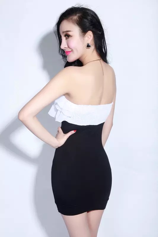 ชุดเดรสสั้น เดรสปาร์ตี้ เดรสออกงาน กลางคืน เดรสเกาะอกสีดำ แต่งระบายชีฟองขาว เนื้อผ้ายืดเข้ารูป สวยเปรี่้ยวมั่กๆคร่า +G-string