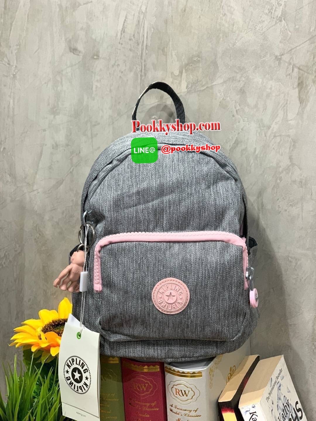 Kipling 3in1 mini backpack จาก Grey Weave Collection กระเป๋าเป้ขนาดมินิ แปลงได้3สไตล์ 3ลุคช์ สามารถถือ/สะพายข้างหรือเป็นเป้ก็ได้ มีช่องซิปใช้งาน2ช่อง ภายในแบ่งเป็นช่องเล็กใส่ของจุกจิก ด้านหน้าเพิ่มช่องเล็กเปิดปิดด้วยซิป มาพร้อมพวงกุญแจลิงและสายสะพาย2เส้นป