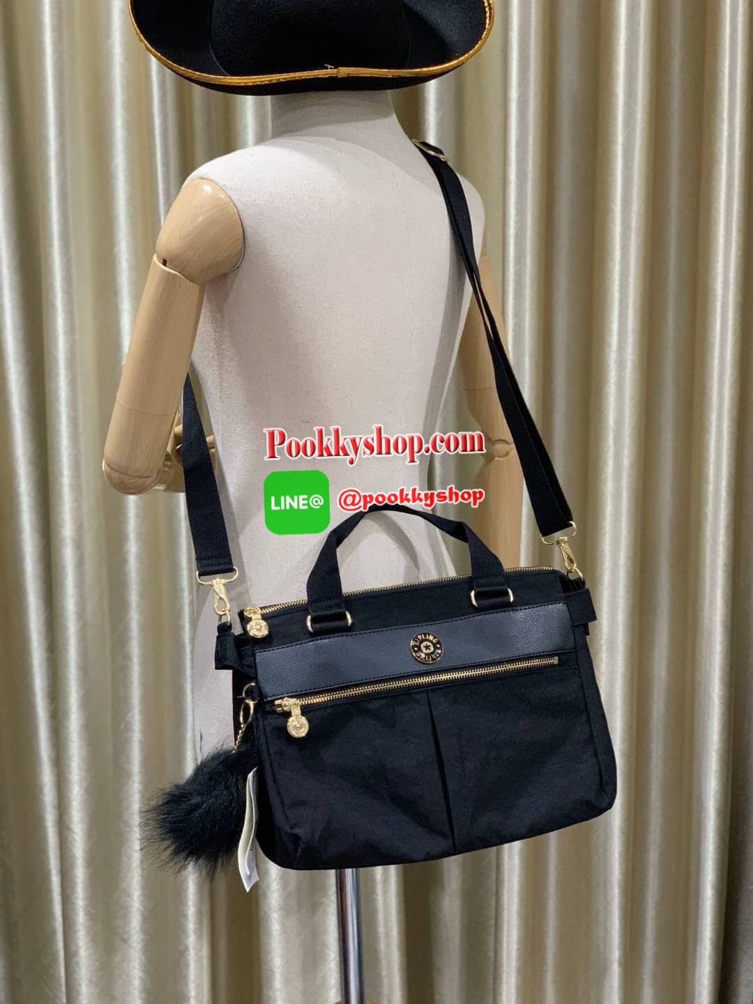 New arrival!! Kipling Kichirou BW combo Collection เปิดตัวคอลเลคชั่นใหม่จาก kipling ที่มีรุ่นและสไตล์แตกต่างกันออกไปแล้วแต่ไลฟ์สไตล์ของแต่ละบุคคล เป็นคอลเลคชั่นวัสดุpolymide100%สีดำล้วน ตัดเข้ากับอะไหล่และโลโก้ที่เป็นสีทองที่ดูแมทช์กัน ตัวโลโก้รองด้วยพื้น