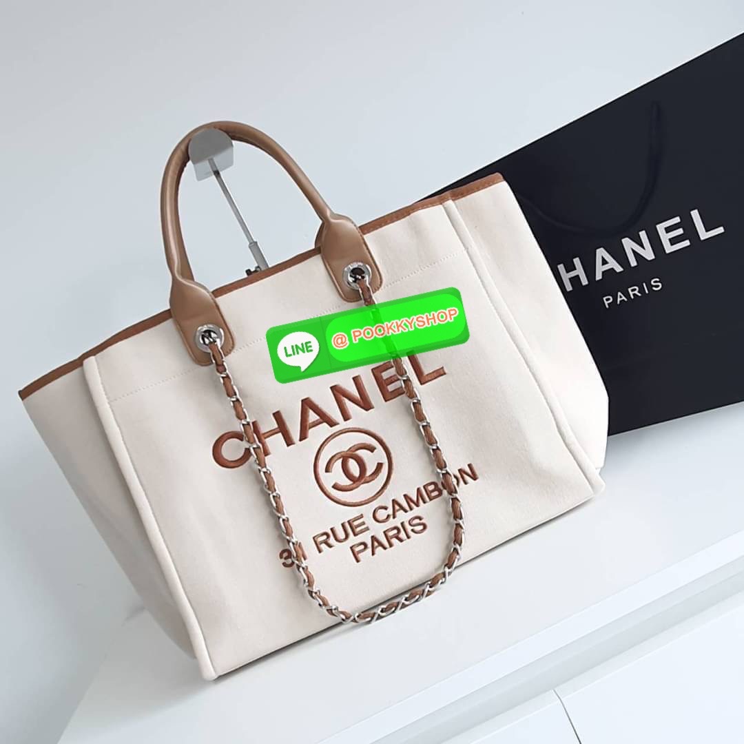 กลับมาพร้อมส่งอีกครั้ง!! รอบนี้มีมาให้เลือก8สี เลยค่ะ กับรุ่นที่สาวๆรอคอย CHANEL CANVAS TOTE BAG จากงานพรีเมี่ยม VIP GIFT รุ่นดังเลยค้า SIZE ใหญ่อลัง ตัวกระเป๋าเป็นผ้า CANVAS เนื้อดีสมราคา อะไหล่เงินปั้มแบรนด์แท้ทั้งใบ ด้านหน้าปัก logo แบรนด์สุดหรู จุของไ