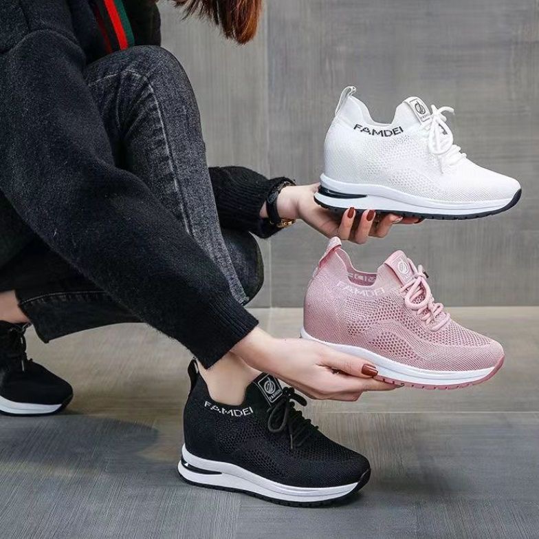 แบบเข้าใหม่ HOT FASHION แฟชั่นเสริมส้นมาแรง!! รองเท้าสลิปออนเสริมพื้น 5c.m. แต่งเชือกผูก ทรงสโลป วัสดุเนื้อผ้ายืดกระชับเท้า เนื้อหนาคุณภาพดี ระบายอากาศ ขอบยางยืดเพิ่มความยืดหยุ่นในการสวมใส่ ใส่แล้วดูขาเรียวยาวสุดๆไปเลย ตัวพื้นรองเท้าเป็นยางพารากันลื่นได้ด