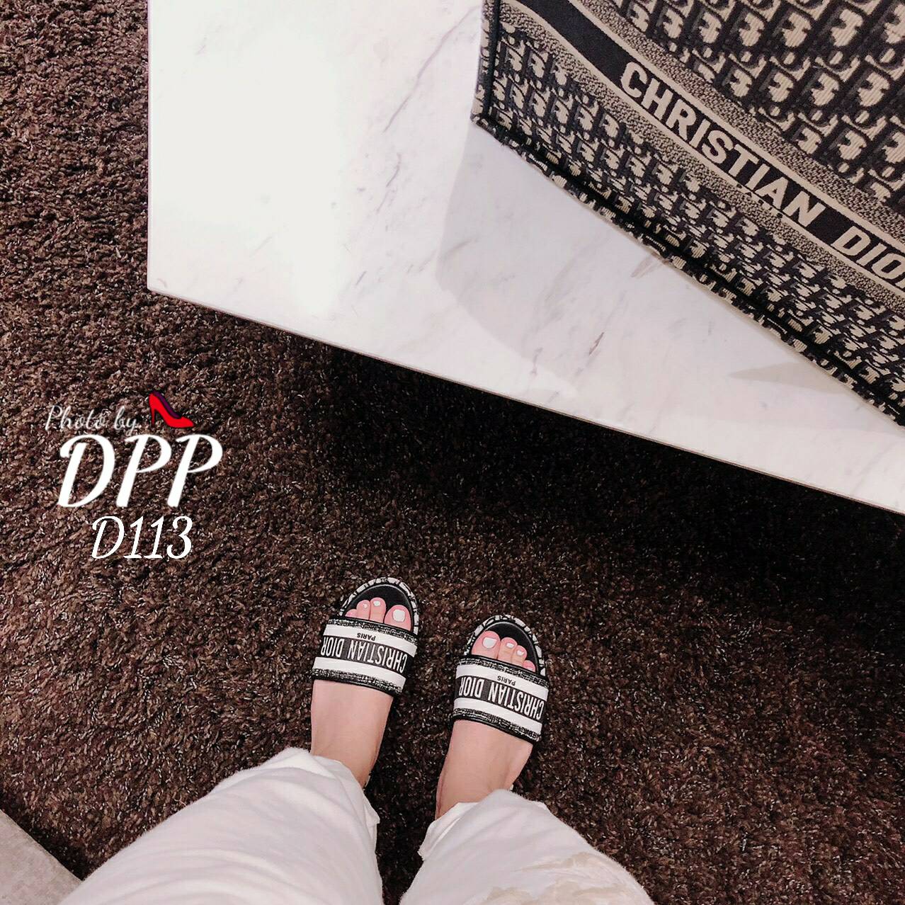 D113 พร้อมส่ง แบบใหม่ก่อนใคร DIOR2019 DWAY SLIDE IN EMBROIDERED COTTON คอเลขชั่นใหม่ปีนี้ เริศมาก ในช้อป ยังมีวางขาย รองเท้าเสริมส้น สวมส้ม พื้นหนา2นิ้ว ใส่เดินสบาย งานเกรดA วัสดุทำจากผ้าลายแบรนด์ดิออ งานตัวจริงสวย หนูหรามาก ใส่กับเสื้อผ้าได้ง่าย