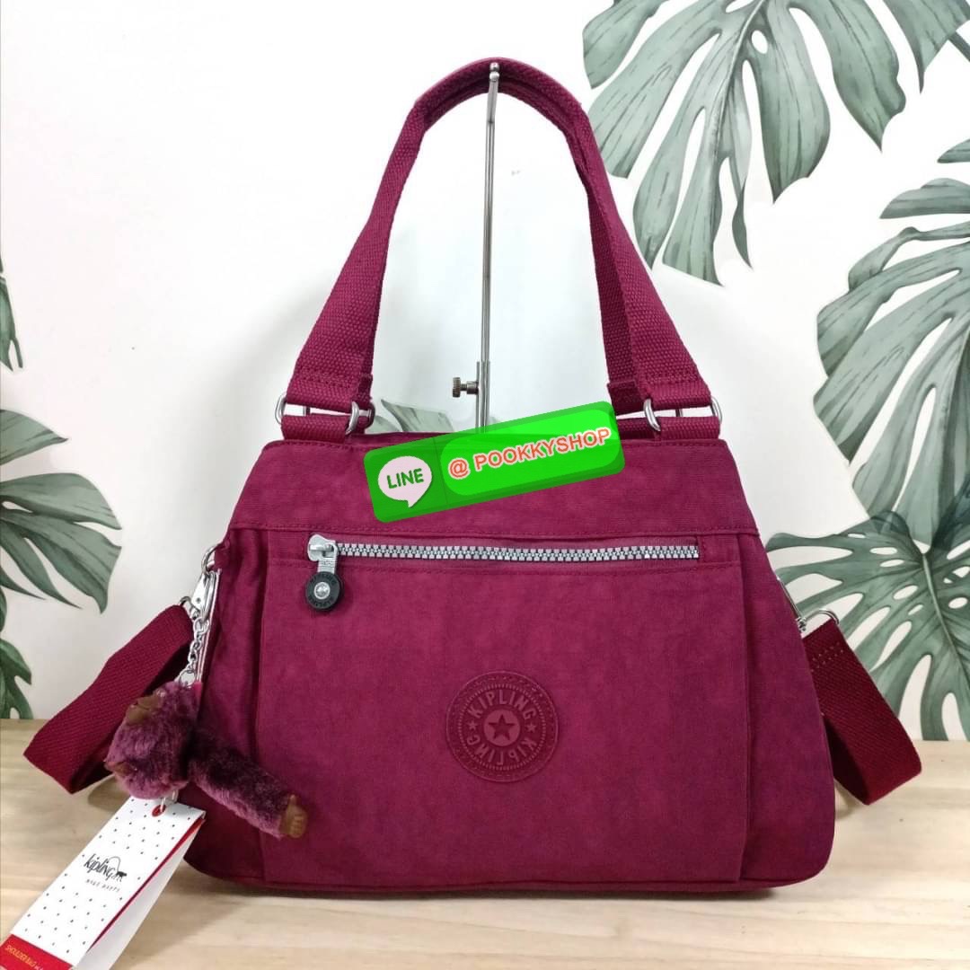 KIPLING ELISE HANDBAG กระเป๋าถือและสะพายไหล่ วัสดุ Nylon +Polyester ขนาดกำลังพอดี จุของได้มาก มีหูจับสองสาย ถือสะดวก น้ำหนักเบา มีช่องซิป ด้านหน้า ช่อง กระเป๋าหลักเปิด-ปิดด้วยซิป มี3 ช่องว่างใส่ของได้จุมากๆ ใส่มือถือได้ กระเป๋าสตางค์ใบยาว และ เครื่องสำอาง