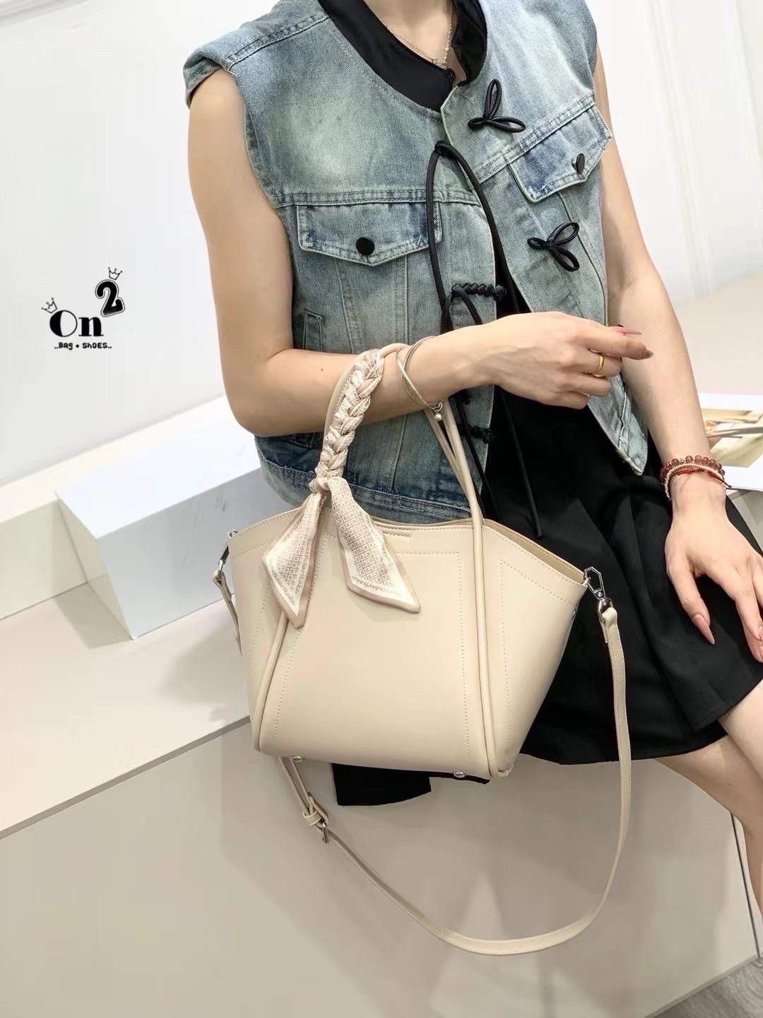 📣 Classic Working PU Bag 🔥 ▪️กระเป๋าสะพายไหล่ &สะพายข้าง ประดับริบบิ้น วัสดุเป็นหนัง PU Premium มีสายยาวให้ 1 เส้น ทรงสวยมากก❤️