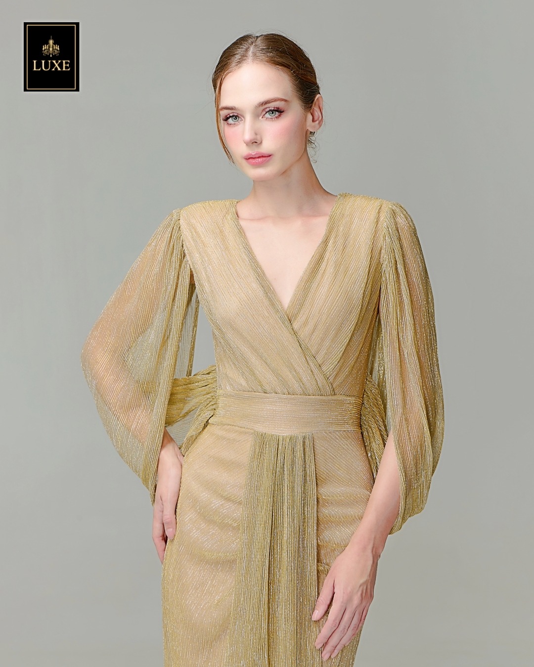 เดรสแฟชั่น แม็กซี่เดรสเสื้อคอวีคลุมแขน กระโปรงเข้ารูปตรงสะโพก จับเดรปตรงกลาง