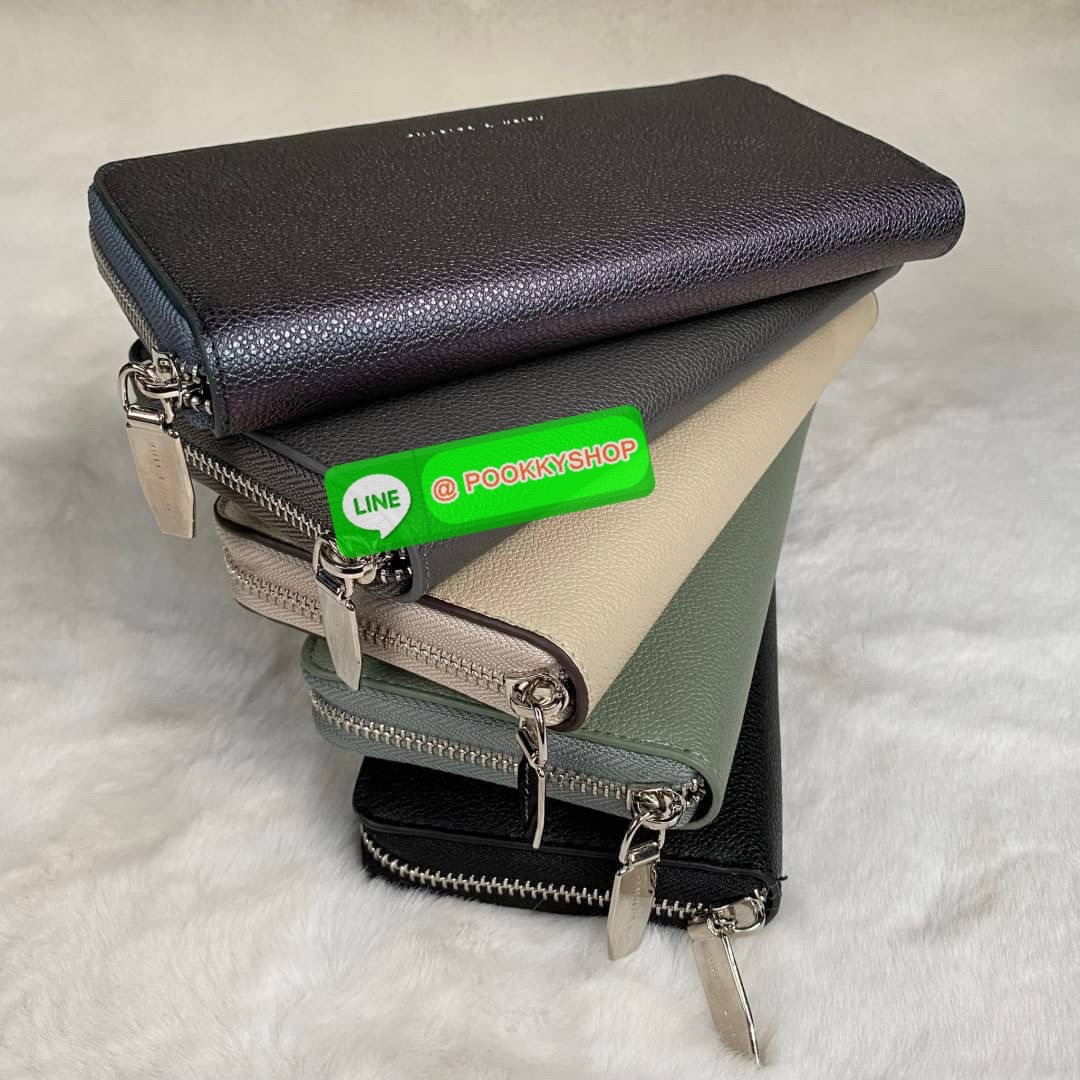 CHARLES & KEITH LONG ZIP AROUND WALLET กระเป๋าเงินใบยาวซิปรอบถูกหลังฮวงจุ้ย คอลเลคชั่นสีสุภาพหนังปั๊มลายคาเวียร์ทั้งใบ น้ำหนักเบา ด้านในกระเป๋าแบ่งเป็น 3 ช่องใหญ่ มีช่องซิปใส่เหรียญตรงกลาง จุการ์ด 12 ช่อง สามารถใส่ธนบัตรได้ตามยาวอีก 2 ช่อง มาพร้อมกล่องและ