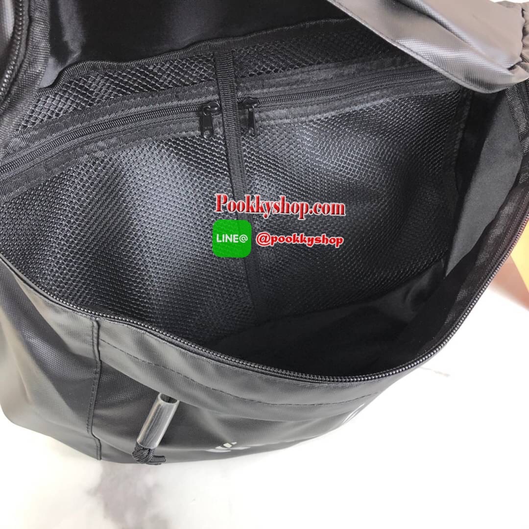 กระเป๋าคาดอก NIKE เปืด - ปิดกระเป๋าด้วยซิป แบ่งเป็น 3 ช่องใหญ่ และมีช่องตาข่าย 2 ช่องเล็กค่ะ สายสะพาย สามารถปรับได้ Free Size ค่ะ