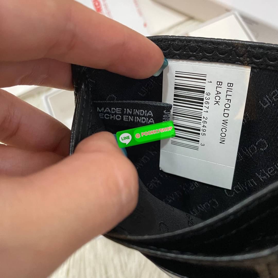 Calvin Klein Bifold Leather Short Wallet กระเป๋าสตางค์ใบสั้น และ ที่ใส่บัตรย่อยแบบเป็นสัดส่วน หนังดี นุ่มมือ รูปลักษณ์เรียบหรูแต่เท่ห์ตามแบบฉบับของแบรนด์Set นี้มาเท่าไรก็หมดคะ รีบจับจองนะคะ มาพร้อมถุงกระดาษแบรนด์และกล่องจ้า สุดคุ้มมอบให้เป็นของขวัญหรือใช้