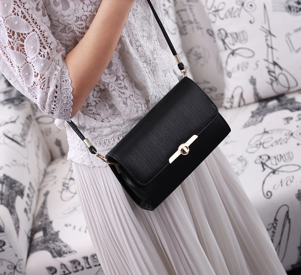 กระเป๋าสตางค์ กระเป๋าคลัชมือ กระเป๋าสะพายข้าง สีดำ เนื้อสวย เรียบหรู คุณหนูมากๆคะ size :ยาว19*สูง12*หนา 6cm