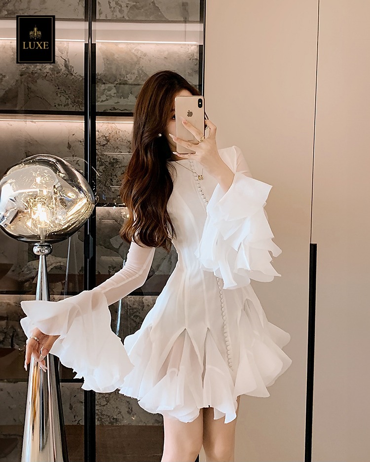 เดรสแฟชั่น เดรสกระโปรงสั้น เสื้อคอกลมแขนยาว ตีเกล็ดเข้ารูป