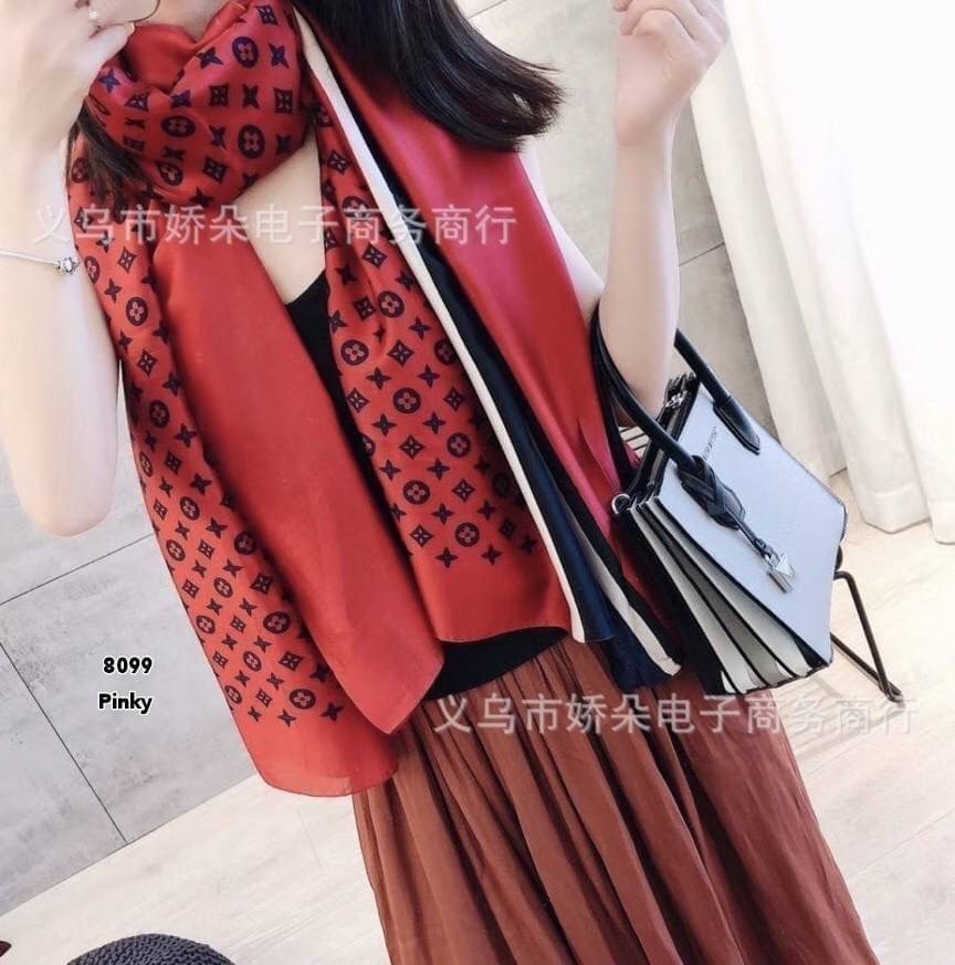 พร้อมส่ง ผ้าคลุมไหล่ 8099 งานแบรนด์เนมผ้าลื่น บางเบา เลื่อมๆมันวาว ดูหรูหรา ไฮโซ จัดว่าเด็ด ร้อนหนาว ได้หมดจ้า