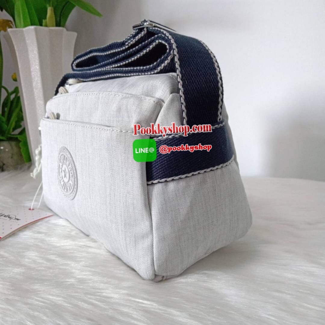 KIPLING Mini Crossbodybag กระเป๋าสะพายข้างขนาดกะทัดรัด ผลิตจากวัสดุ Nylon+ Polyester100% มีช่องใช้งานแยกย่อยมากถึง 4 ช่อง -ด้านหน้ามีช่องซิป 2 ช่อง -ช่องหลักโล่ง กว้าง จุของใช้ได้เยอะ -ด้านหลังมีช่องซิปอีก 1 ช่อง มาพร้อมพวงกุญเเจลิง สายสะพายยาวสามารถปรับไ