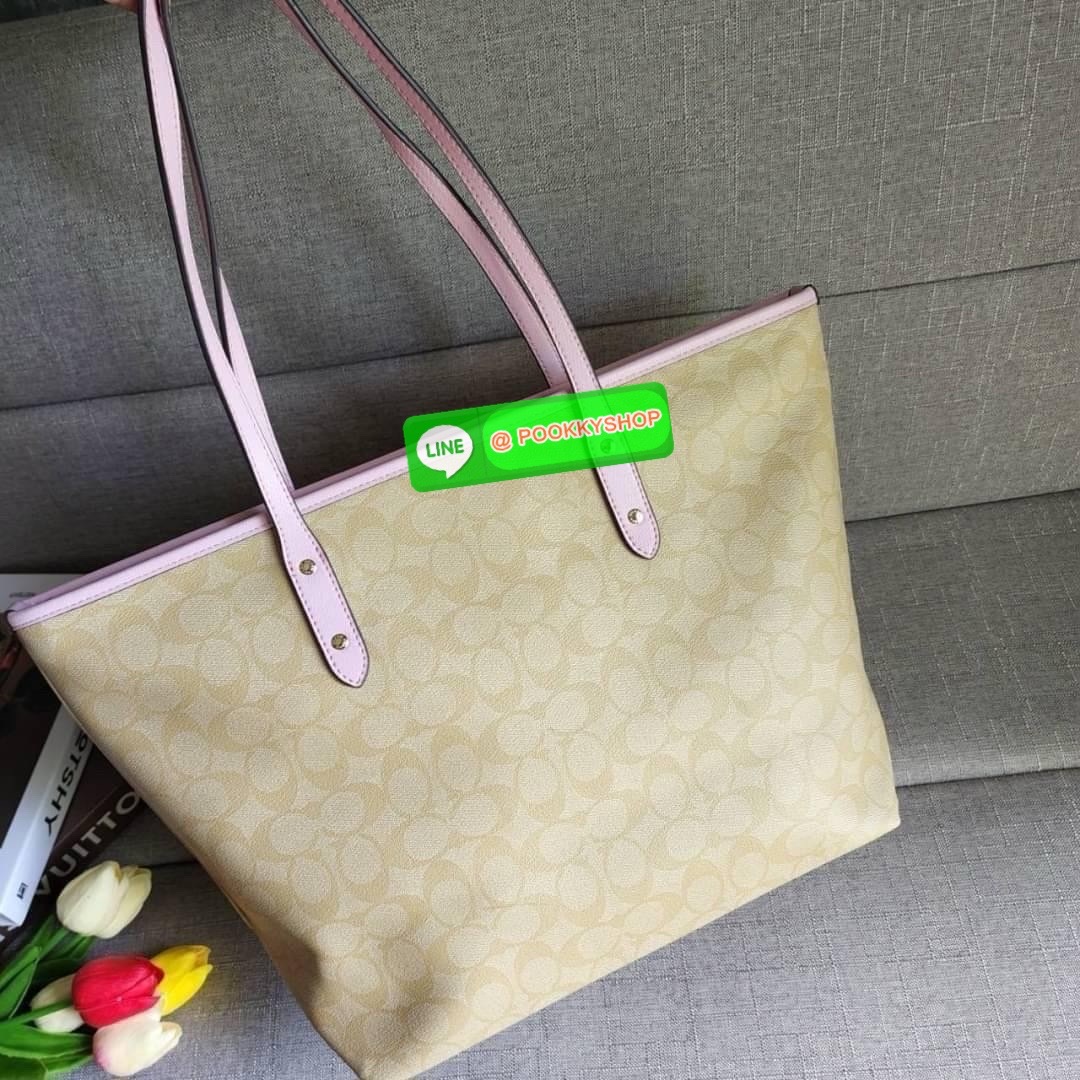 COACH CITY ZIP TOTE IN SIGNATURE COATED CANVAS (COACH F36876) กระเป๋าสะพายทรงช้อปปิ้ง ทรงสวย ทรงยอดนิยมใบใหญ่ยุของได้เยอะ หนังcanvas ลาย C Signature สายหนังแท้ สะพายขึ้นไหล่ได้สวย ใบใหญ่ ใช้งานง่าย มีซิปปิดด้านบน มีผ้าบุด้านใน มีช่องซิป
