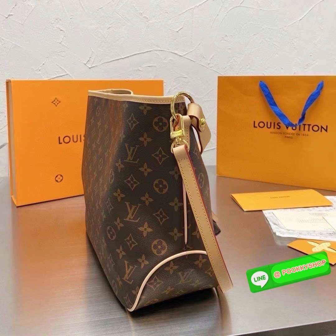 🕊️ พร้อมส่ง | LV Delight Tote Bag กระเป๋าทรงโท้ทใบใหญ่ ขนาดจุได้แบบล้นๆ มาพร้อมใบเล็กเข้าเซ็ทพิเศษที่สุด!! สมใจใครที่มองหากระเป๋าใบโปรด มีตะขอเกี่ยวที่ปากกระเป๋า และยังมาพร้อมสายสะพาย 2 แบบ คล้องไหล่ สะพายข้างลุยๆ เก๋ๆ ก็ตอบโจทย์ทั้งหมด ภายในโล่งก