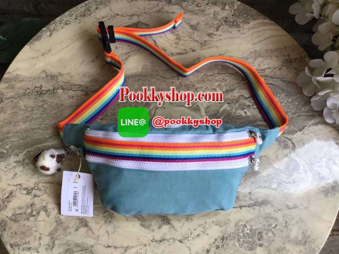 กระเป๋าคาดอกหรือคาดเอว KIPLING YASEMINA Fanny Pack วัสดุด้านนอก Nylon +polyester วัสดุกันน้ำ ด้านหน้ามี 2 ช่องใช้งาน แยกเป็นสัดส่วน ใส่มือถือได้ กระเป๋าเงินใบยาว พร้อมสายคล้องพวงกุญแจ และ พวงกุญแจลิงสัญลักษณ์แบรนด์ สายสะพายเลื่อนปรับความยาวได้ สีสันสดใส น