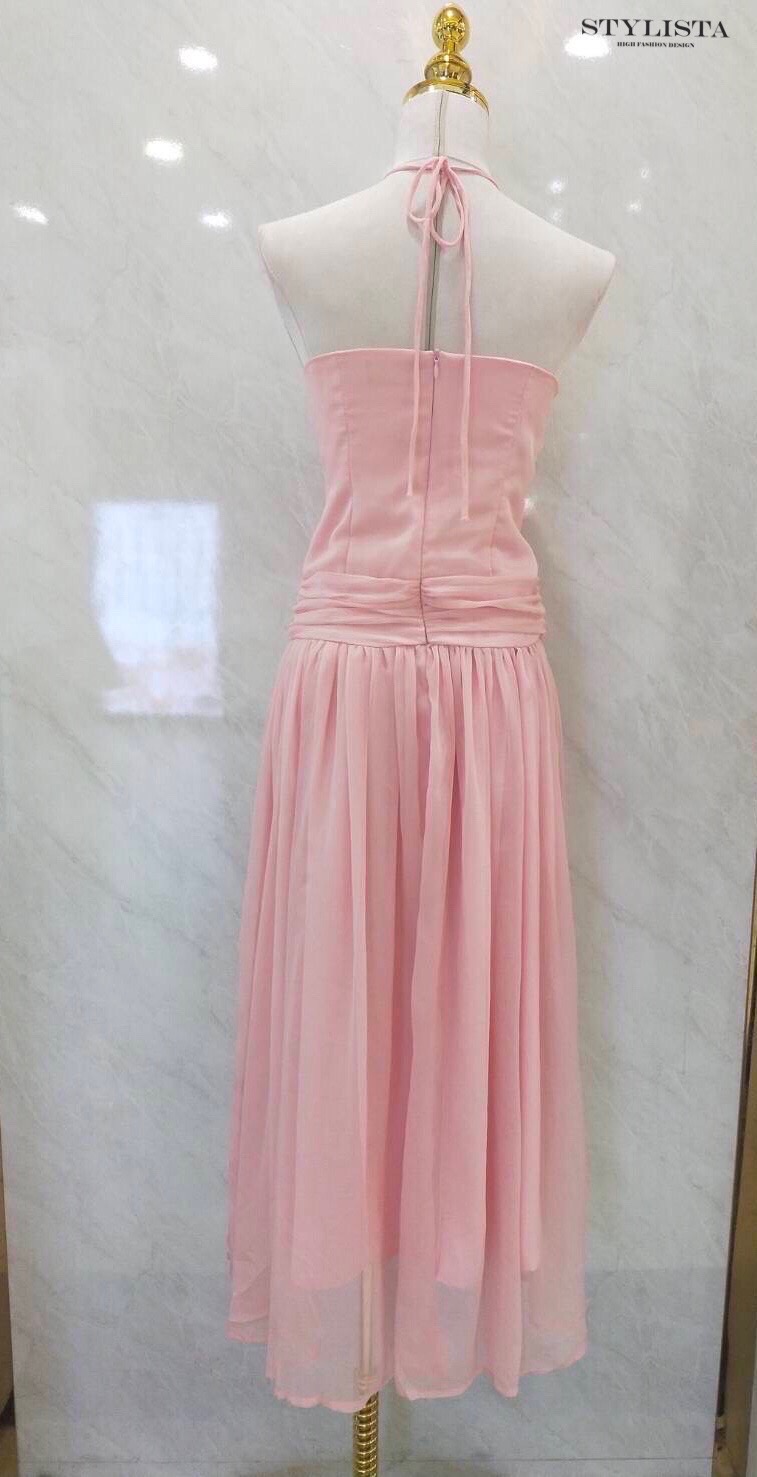 เดรสแฟชั่น เดรสยาวโทนพีชหวาน ดีไซน์เก็บเอว พร้อมดอกกุหลาบคอผูกสุดละมุน