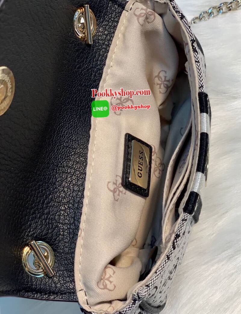 New arrival Recommended !! GUESS VINTAGE MINI CROSSBODY BAG รุ่นแนะนำ ห้ามพลาดค่ะ!! กระเป๋าสะพายครอสบอดี้ร์//สะพายข้าง ขนาดกระทัดรัด ✔️สีดำ//น้ำตาล//ส้มโอโรส วัสดุผ้าแคนวาส ทอลายแบรนด์ทั้งใบ ✔️สีฟ้ายีนส์เดนิมฟอก ทอลายแบรนด์ทั้งใบ ด้านหน้ามีอ