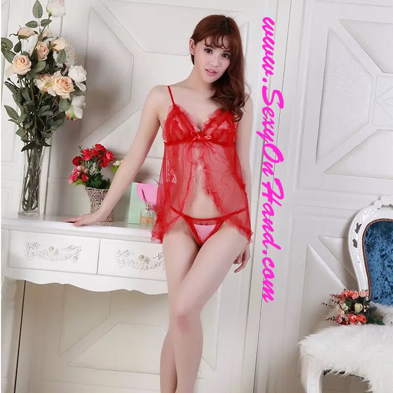 ชุดนอนเซ็กซี่ ชุดนอนสายเดี่ยว ชุดนอ นซีทรู สีแด เนื้อผ้าบาง ลื่น แต่งขอบและสายเสื้อด้วยผ้าซีทรูจับจีบย่น ช่วงอก เพิ่มความเซ็กซี่ ปนหวานคะ +จีสตริง เข้าชุด