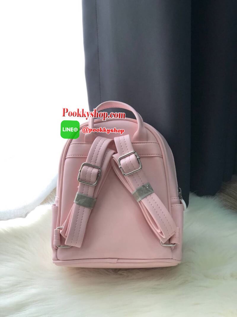 STARBUCKS BACKPACK กระเป๋าเป้สุดน่ารัก ขนาดกำลังพอเหมาะสำหรับใส่ของระหว่างวัน และช่องจัดเก็บอีกหลากหลายรูปแบบ ดีไซน์สวยนับเป็นอีกหนึ่งกระเป๋าเป้ที่พร้อมให้คุณได้สะพายออกไปข้างนอกได้ทุกวันอย่างมั่นใจ เพราะแมทช์เข้ากับทุกลุค รุ่นนี้แนะนำเลยค่า