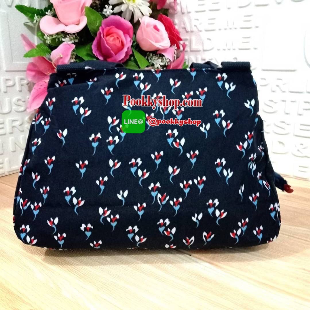 KIPLING ELISE HANDEBAG กระเป๋าถือและสะพายไหล่ ขนาดกำลังพอดี จุของได้มาก มีหูจับสองสาย ถือสะดวก น้ำหนักเบา มีช่องซิป ด้านหน้า ช่อง กระดป๋าหลักเปิด-ปิดด้วยซิป มี3 ช่องว่างใส่ของได้จุมากๆ ใส่มือถือได้ กระเป๋าสตางค์ใบยาว และ เครื่องสำอางค์ได้หลายชิ้นเลยค่ะ เก