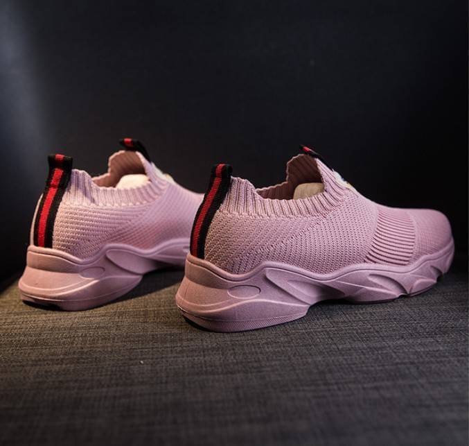 รองเท้าสลิปออนนุ่มๆเพื่อสุขภาพ ทรงสปอร์ต แฟชั่นมาแรง ไม่อยากให้พลาดเลยสำหรับรุ่นนี้ !! วัสดุผ้าทอเนื้อหนานุ่มขึ้นทรง ใส่สบาย กระชับ ยืดหยุ่นมากๆ ดีไซน์สวยเก๋ พื้นยาง 1.5 นิ้ว เดินสบายไม่เมื่อยเท้า ทรงอูมไม่บีบอัดหน้าเท้า ใครได้ใส่ต้องหลงรักแน่นอน คู่เดียว