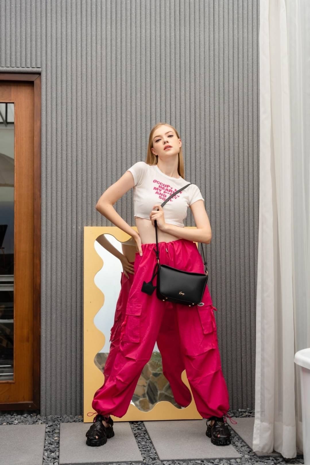 New in ! Our Summer collection KEEP ' Hana handbag ' กระเป๋าถือ / สะพาย Minimal ที่จะเป็น Everyday bag ของทุกคนแน่นอนค่า