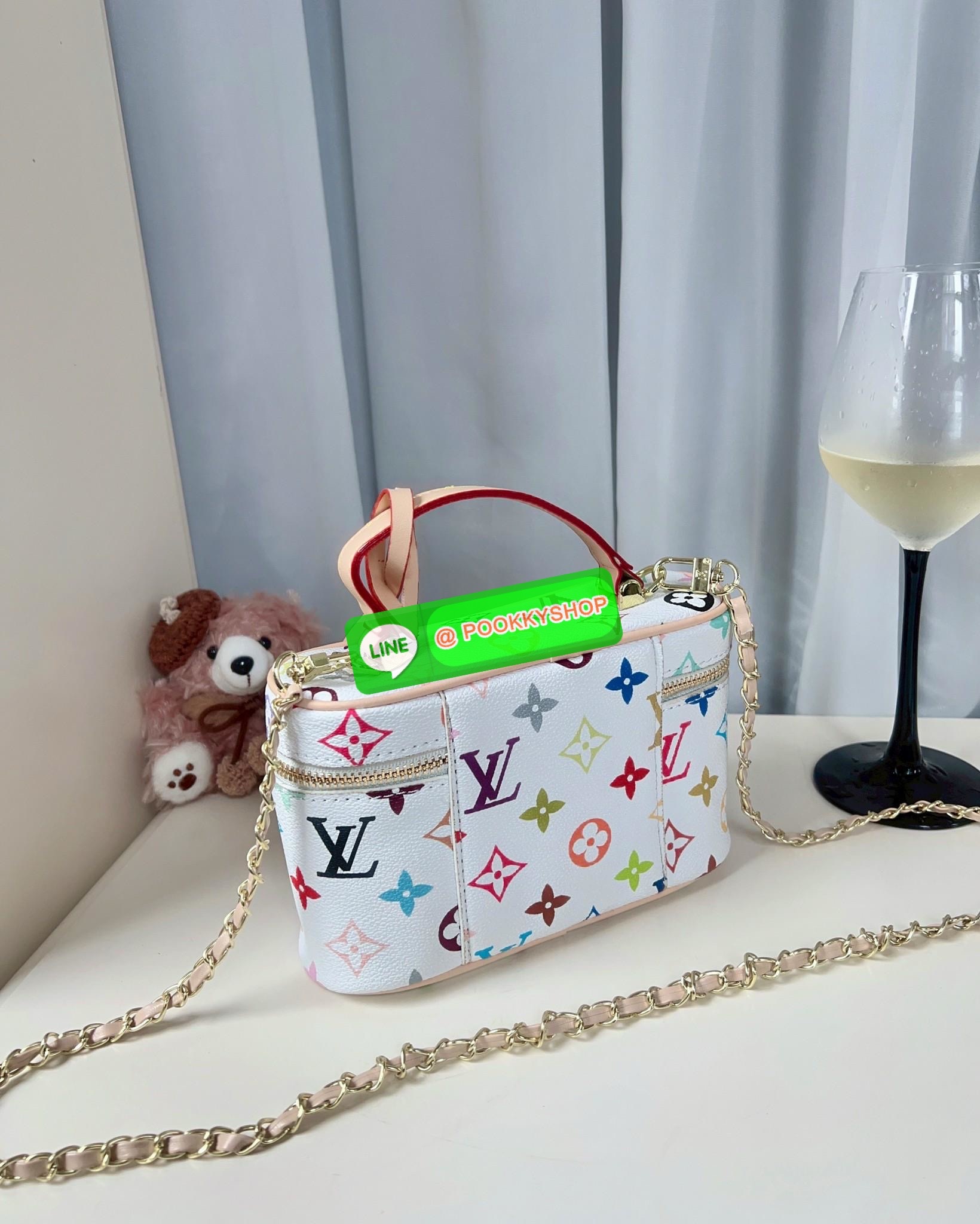 NEW ARRIVAL! **สินค้าเข้าใหม่** สุดฮอตกับน้องมินิๆสุดคลาสสิค ที่พกพาไปไหนมาไหนได้ตลอด สีสันสดใสสวยสะดุดตา ไม่ดูฉูดฉาดค่า! LOUIS VUITTON X MURAKAMI VANITY CHAIN POUCH MUITICOLOTED MONOGRAM ((Premium gift ตปท.))