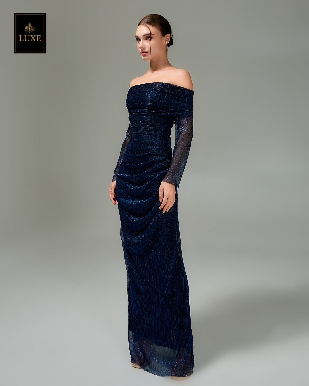 แม็กซี่เดรสเสื้อแขนยาวเปิดไหล่ กระโปรงยาว