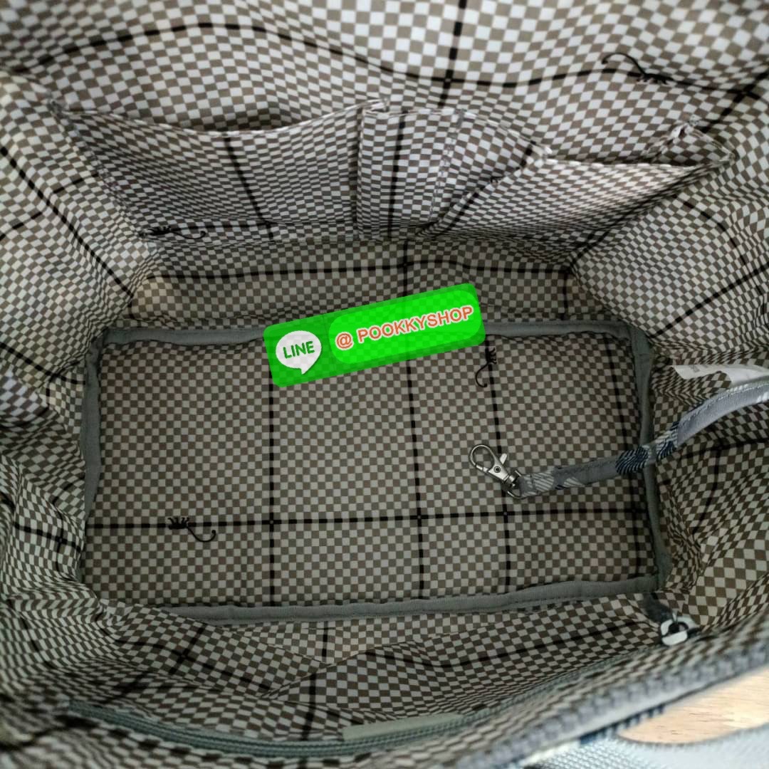 KIPLING Art Medium Tote Bag กระเป๋าเป้สะพายหลัง วัสดุด้านนอก Nylon +polyester กระเป๋ารุ่นฮิตตลอดกาล จาก kipling ลายใหม่ -ด้านหน้ามีช่องแยกใส่ของใช้เล็กๆน้อย 2 ช่อง -ช่องหลักโล่ง กว้าง จุของได้เยอะมาก พร้อมสายคล้องพวงกุญแจและช่องซิปแยกด้านข้างผนังกระเป๋า -