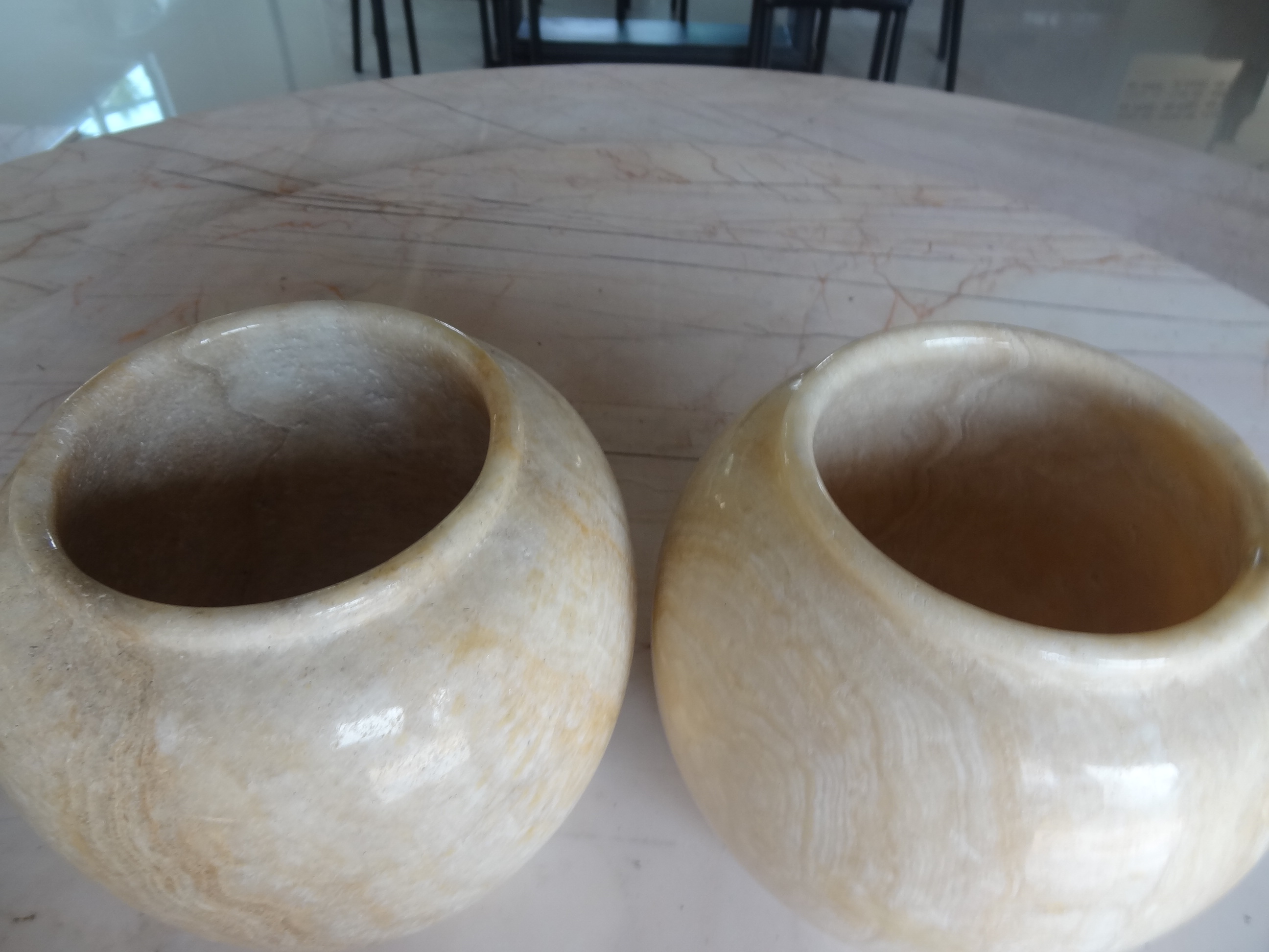 โอ่งหินอ่อนใบเล็ก ขนาดสูง 20 เซนติเมตร กว้าง 20 เซนติเมตร