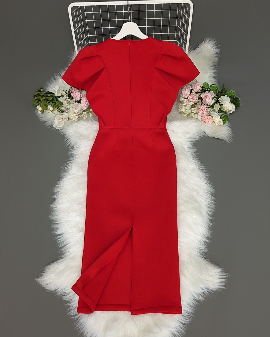 เดรสแฟชั่น เดรสเสื้อคอกลมผ่าหน้า แขนระบาย กระโปรงทรงสอบ