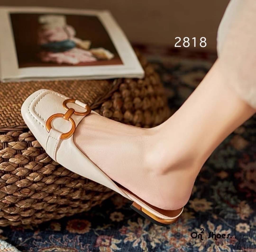 รองเท้าหัวคัชชูเปิดหลังรหน้าแต่งอะไหล่ทองเหลือง สไตล์แบรนด์ส้นเป็นอะไหล่ทองสวยหรู คู่นี้ใส่แมทกับชุดได้ง่ายทั้งกางเกงและกระโปรงได้หมดทรงสวย