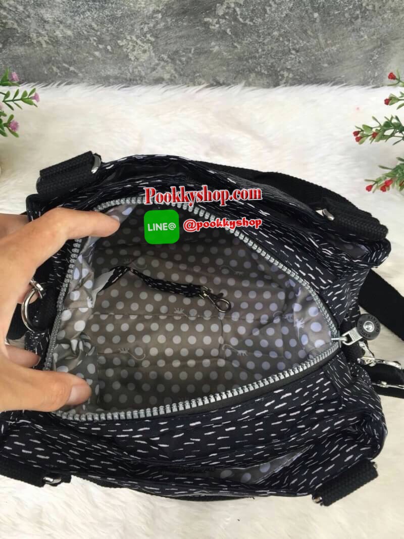 Kipling กระเป๋าสะพาย รุ่น Elysia กระเป๋าสะพาย KIPLING มาพร้อมดีไซน์ทันสมัย และสามารถใช้งานได้อย่างดี เข้ากับทุกการแต่งตัว โดดเด่นด้วยพื้นที่ภายในและช่องต่างๆ ที่ให้คุณจัดเก็บของสำคัญได้ครบถ้วน สามารถสะพายได้หลายแบบ ตามที่คุณต้องการ - สายสะพายสามารถปรับและ