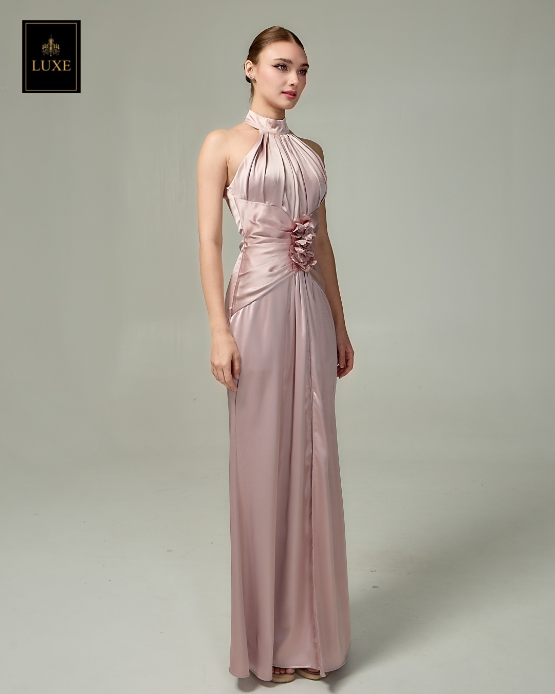 แม็กซี่เดรสเสื้อคอกลมแขนกุด กระโปรงผ่าหน้าขา