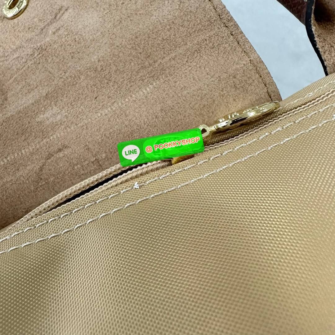 LONHGCHAMP LE PLIAGE ORIGINAL L TOTE BAG 🔖กระเป๋าสะพายไหล่ Le pliage ใบใหญ่ เรียบง่ายจุของได้เยอะ สามารถเก็บเอกสารหรือแล็ปท็อปได้คะ 🔖วัสดุ:ไนลอนเคลือบ 🔖เปิด-ปิดด้วยซิป ภายในกว้าง มีช่องลับแยกคะ 🔖สามารถพับเก็บได้พกพาสะดวกคะ