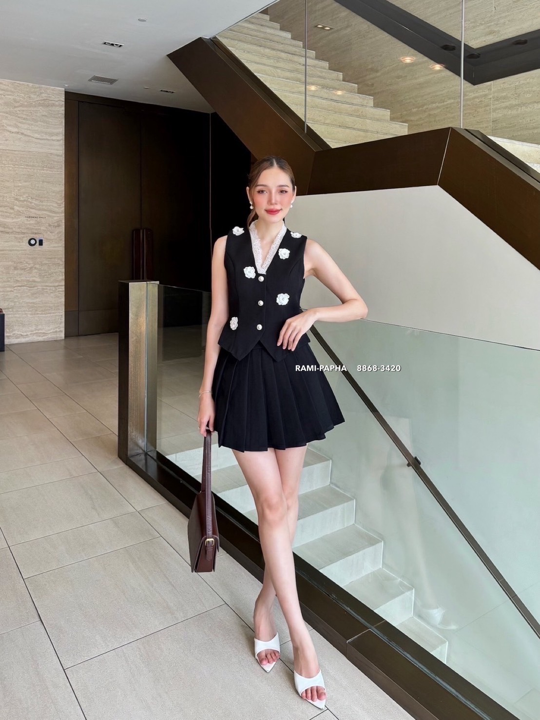 ชุดเซทแฟชั่น ชุดเซต สีดำสวยหรูคลาสสิค ดีเทลแต่งดอกไม้3D ประดับเพชร