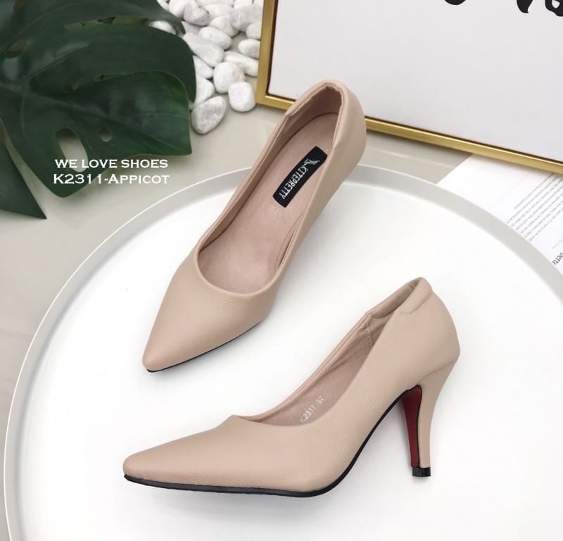 พร้อมส่ง รีพีทอีกแล้วขายดีมากค่ะ รองเท้าคัชชู หัวเเหลมหนังนิ่ม งาน PRADA Style สูง 3 นิ้ว ทรงสวย แพทเทรินเป๊ะใส่สบายสุดๆ สวมใส่สบายไม่กัดเท้า เดินไม่เมื่อย ของจริงงานสวยมาก รีบๆสอยไปสวยนะจร้าาา