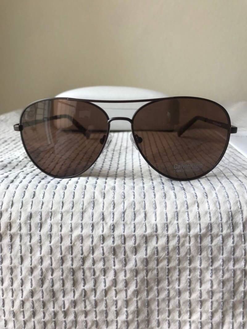 Calvin Klein แว่นรุ่นนี้ สวยมากๆ อุปกรณ์กล่องและผ้าเช็ดแว่น