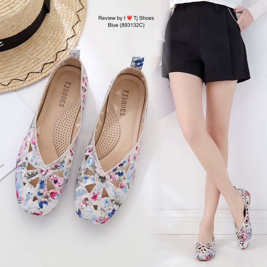 พร้อมรองเท้าคัชชูเพื่อสุขภาพ ที่สวยเกร๋สุดๆ รุ่นนี้เป็นงานสั่งทำพิเศษ วัสดุเกรดพรีเมี่ยมทั้งหมด ผ้าลายนี้เกร๋มาก น้ำหนักเบา สวมใส่ง่าย พื้นมีรูระบายอากาศใส่แล้วเท้าไม่อับ รุ่นนี้ใส่นิ่มมากนิ่มสุดๆเดินทั้งวันได้สบายๆ แมทกับชุดอะไรก็เกร๋ก้สุดๆ แถมใส่ได้เรื่