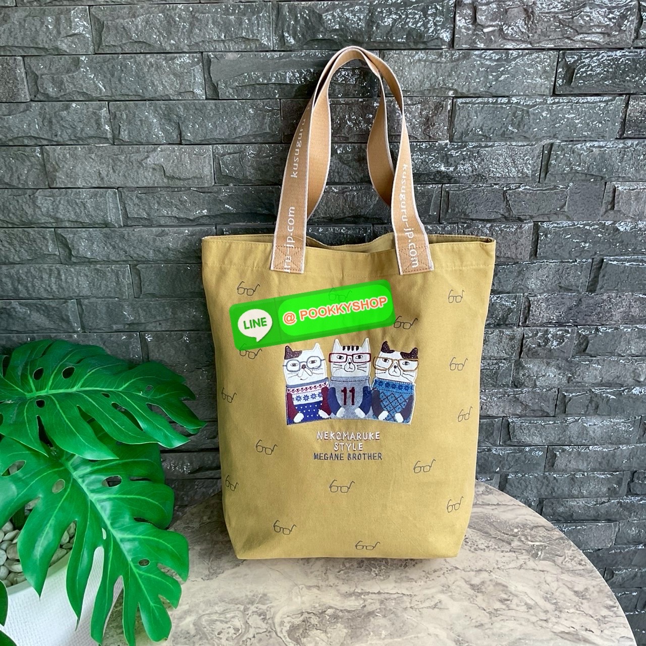 Japanese Kusuguru คุซูกุรุญี่ปุ่นแท้ กระเป๋าสะพาทรง Tote Matilda สะพายไหล่ ปักลายแมว 3 ตัว ขนนุ่มน่ารักมาก